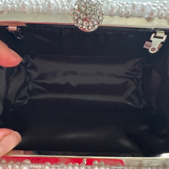 Elegant Pearl-Embellished Clutch - Picture 5 of 5